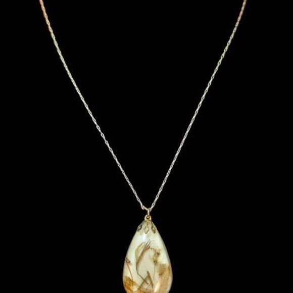 Vintage Floral Resin Teardrop Pendant Necklace 17.75" Gold Tone - Picture 2 of 5
